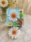 Hummingbird and White Daisy Daze